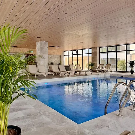 Apartment Bluewaves In Odyssey Pools And Parking