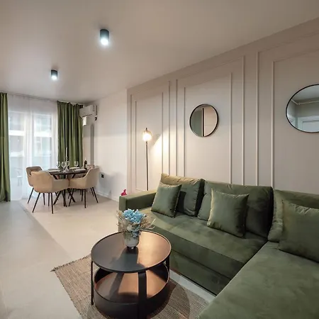 Bluewaves In Odyssey Pools And Parking Apartment *