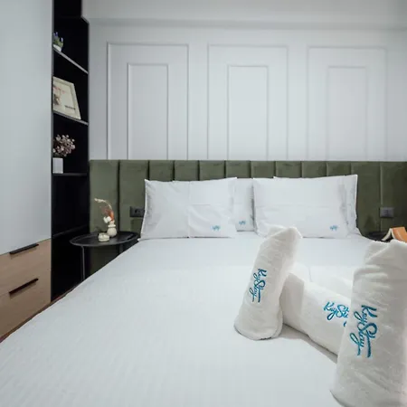 Bluewaves In Odyssey Pools And Parking Apartment *