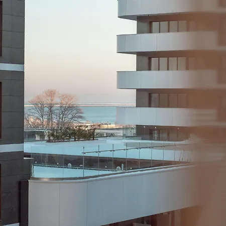 Bluewaves In Odyssey Pools And Parking Apartment *