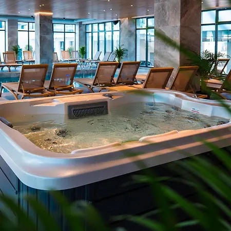 Apartment Bluewaves In Odyssey Pools And Parking Navodari